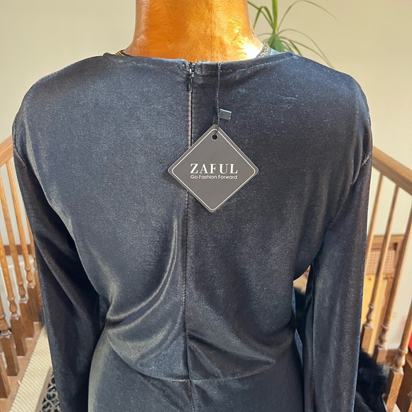 Elegant Velvet Ombre Dress - Picture 3 of 10